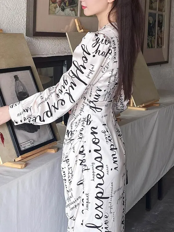 TangXi's Light Luxury 2025 Typography Print Dress Elegant Modern Design High Waist Slim Fit Party Office Style Fall Fashion Must-Have TikTok Trending Creative Text Pattern US Fashion Week Special 1