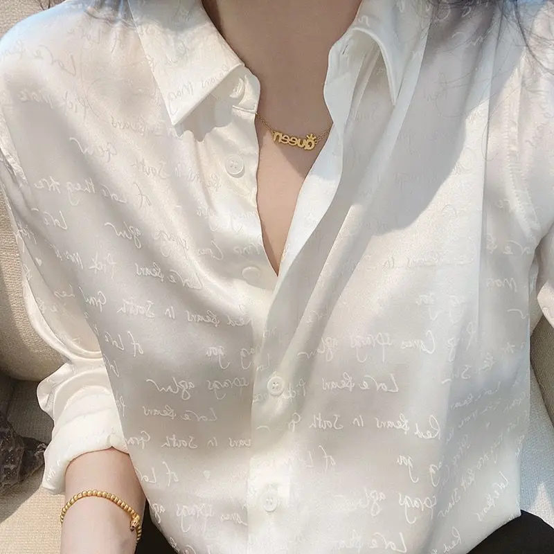 Áo sơ mi lụa nữ in chữ cao cấp Oxatyl M37 lụa dày đẹp kiểu áo nữ trẻ trung sang trọng