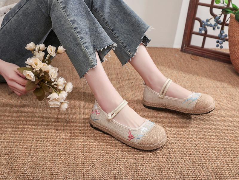 Product Introduction of 2025 Summer Old Beijing Cloth Shoes Wide Toe Comfortable Hemp Toe Embroidered Shoes Ethnic Style Ancient Chinese Clothing Shoes 14