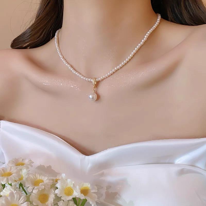 Product Introduction of Pearl Necklace for Women, Niche Light Luxury Design, High-end Fashionable Temperament, Clavicle Chain, Choker, Sweater Chain, Bead Chain 2