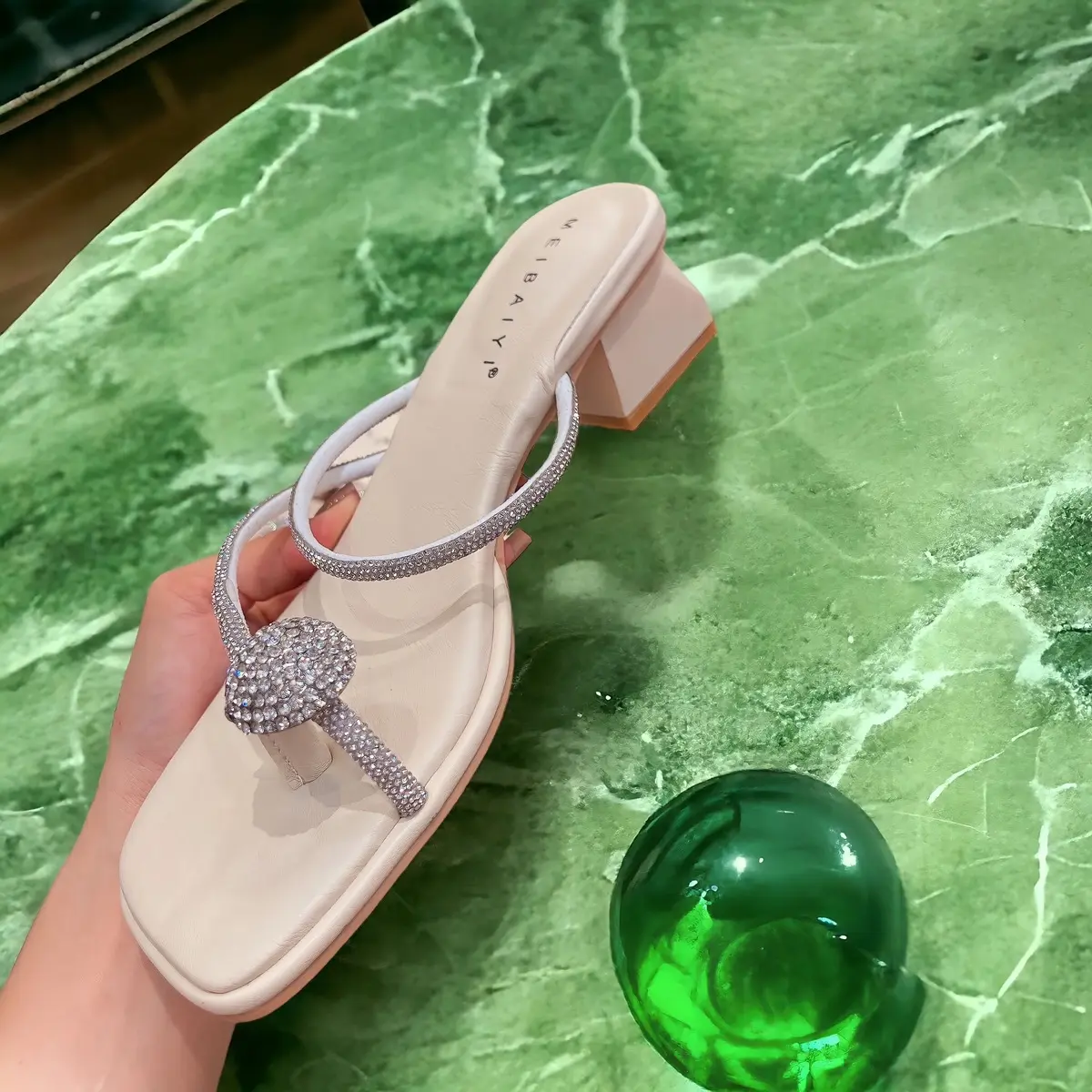 Dép xỏ ngón đính đá nhuyễn 2P Mũi vuông, màu kem Shoes