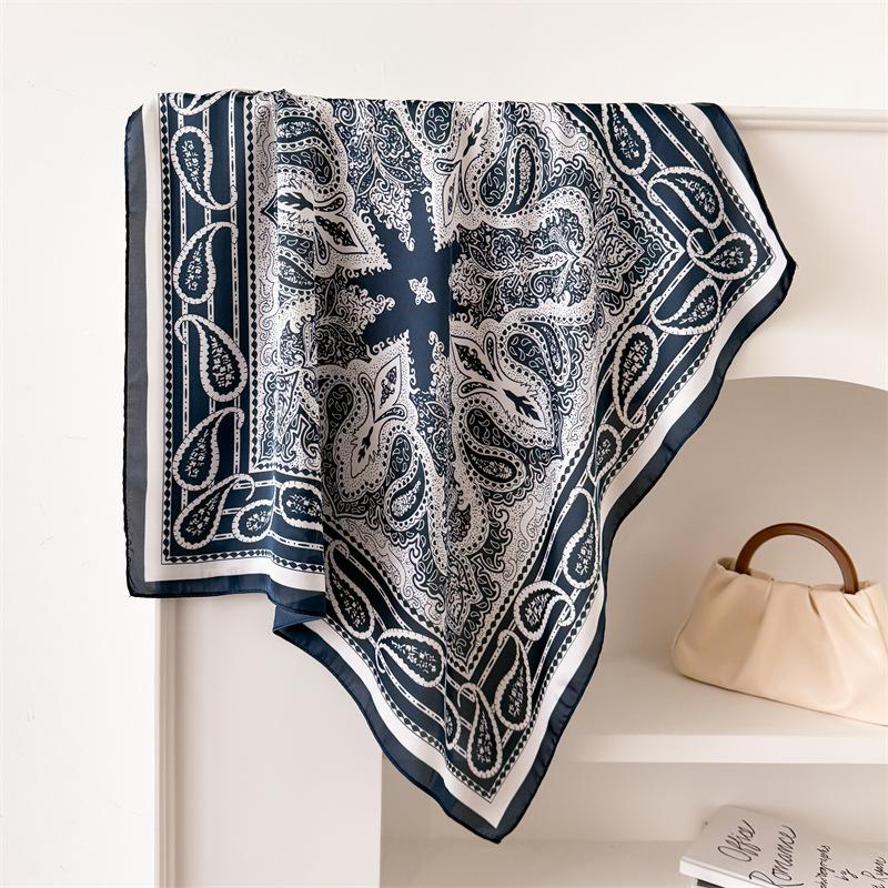 Product Introduction of Khăn Quàng Cổ Vuông Cổ Áo Tóc In Hình, Dành Cho Nữ, Hàng Mới Về, 70CM (27,55inch), Làm Bằng Lụa, Mô Phỏng Lụa, Thích Hợp Cho Tiếp Viên, Khăn Choàng Nữ Công Sở, WJ70FZS-101 17