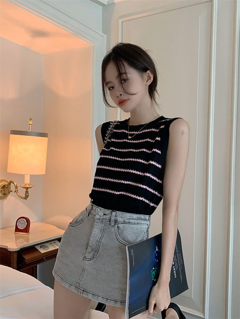 Product Introduction of Thin Color-Block Striped Sleeveless Slim Knitted Vest for Women, Summer Korean Fashionable Stylish Versatile Short Top Trend 11