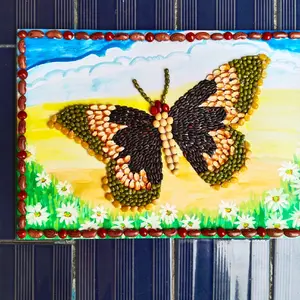 kolase bijian kupu latar lukiss