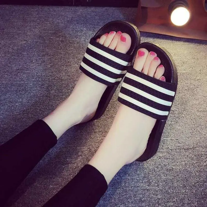 New Couple Slippers for Women, Summer Outdoor Wear, Korean Style, Indoor and Outdoor Home Use, Non-Slip Bath Soft Sole Women's Sandals, Men's Slippers