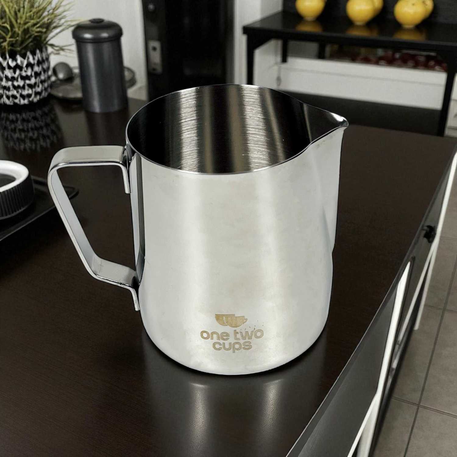 One Two Cups Gelas Milk Jug Latte Art Espresso Thermometer 350ml | Metal Jug Putih Susu - L-2016 One Two Cups Gelas Milk Jug Latte Art Espresso Thermometer 350ml | Metal Jug Putih Susu - L-2016