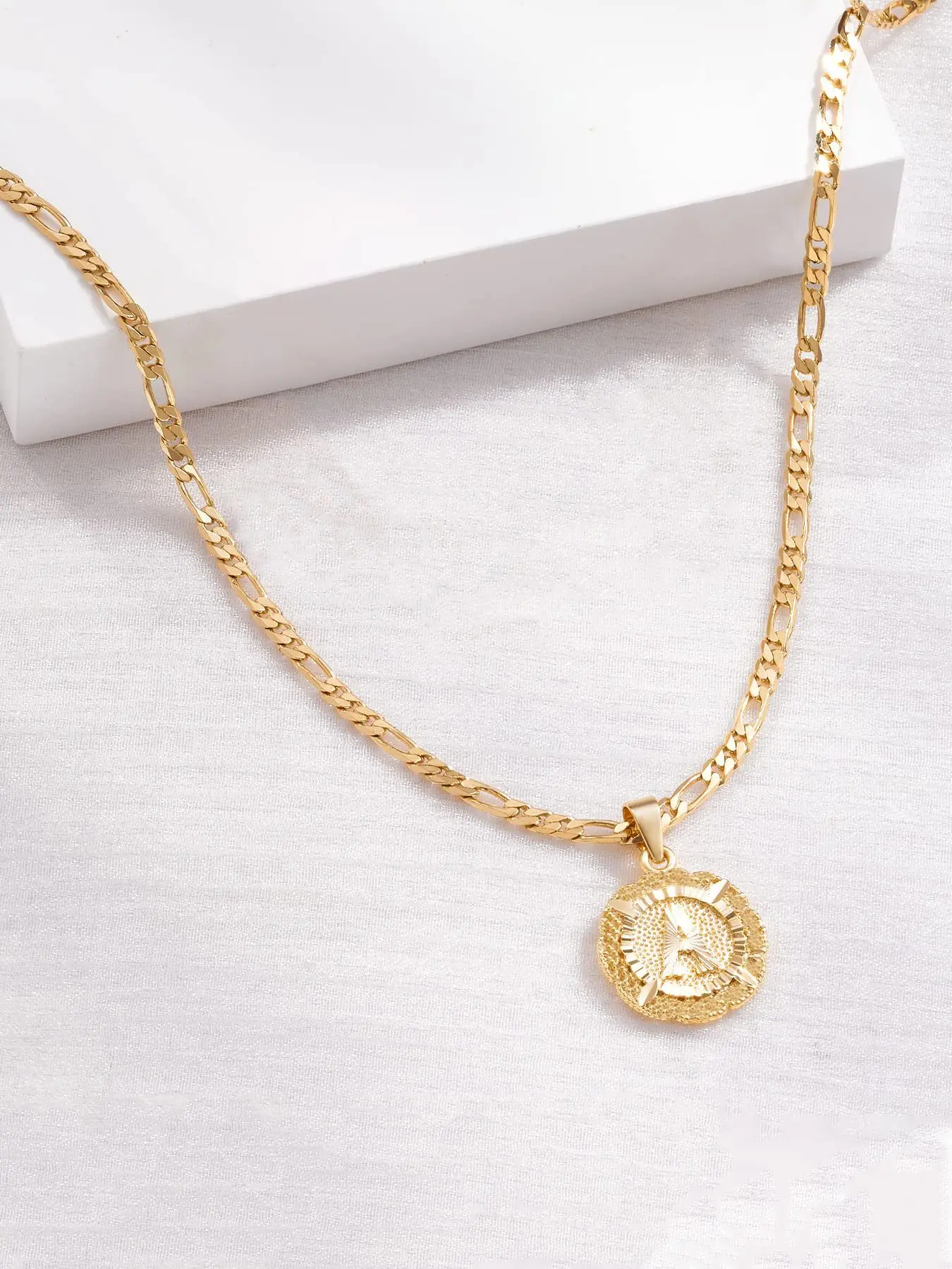 Letter Pendant Necklace for Women & Men, Fashion Jewelry for Party, Daily Clothing Decor, Trendy All-match & Exquisite Jewelry for Birthday Gift