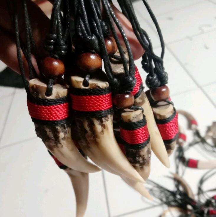 KALUNG TARING MACAN REPLIKA 0