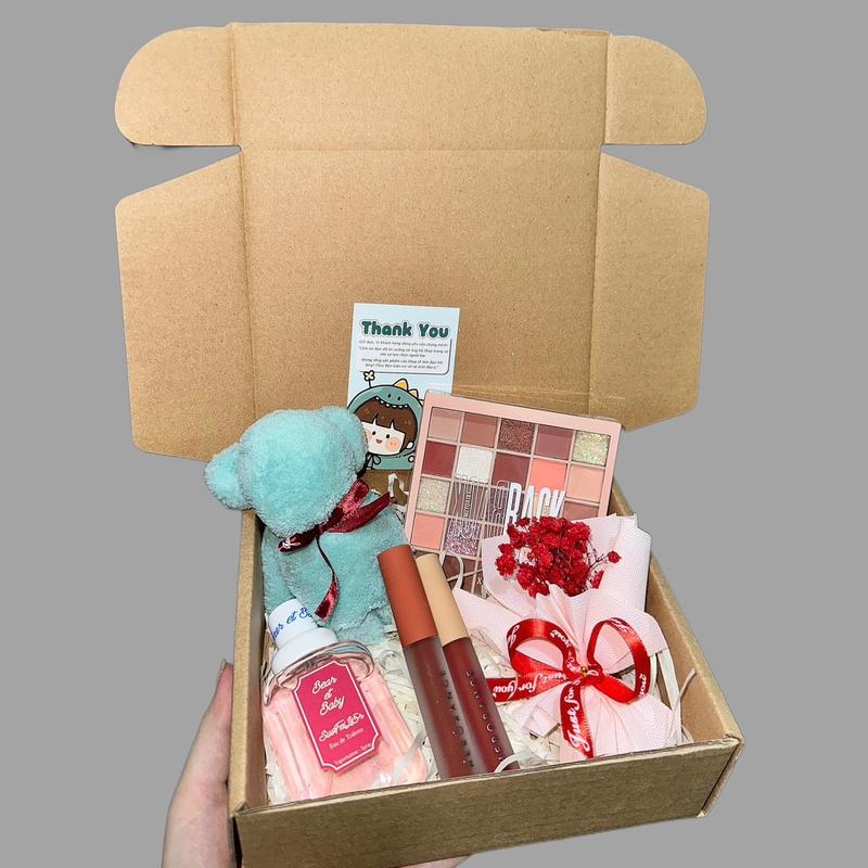 HỘP QUÀ TẶNG LỚN GỒM 2 SON + NƯỚC HOA + PHẤN MẮT + HOA + KHĂN GẤU Cosmetic Mỹ Phẩm