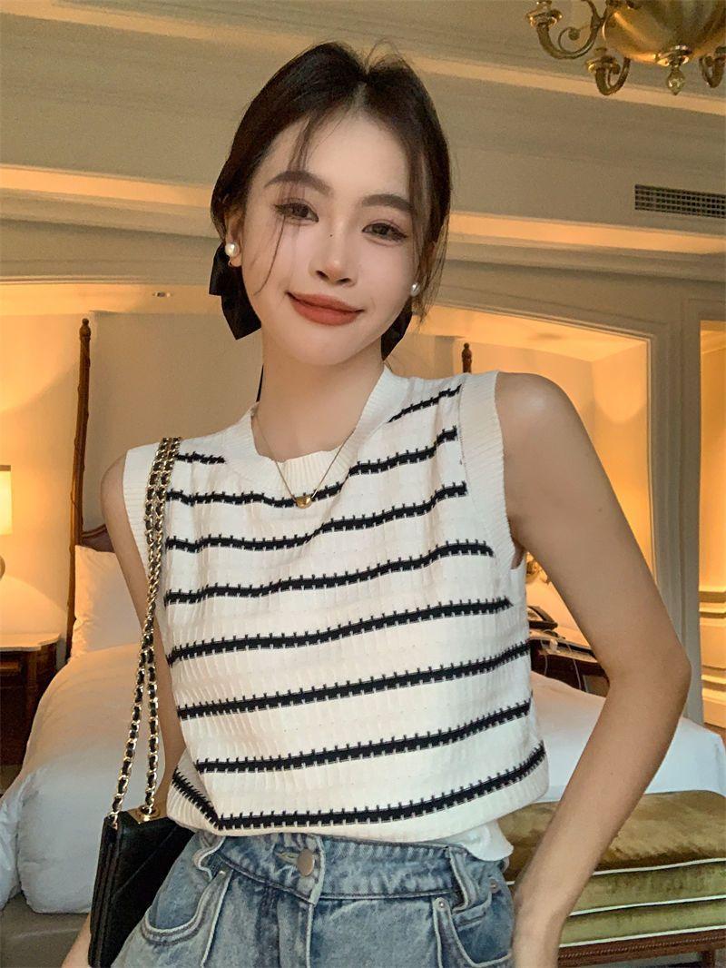 Product Introduction of Thin Color-Block Striped Sleeveless Slim Knitted Vest for Women, Summer Korean Fashionable Stylish Versatile Short Top Trend 1