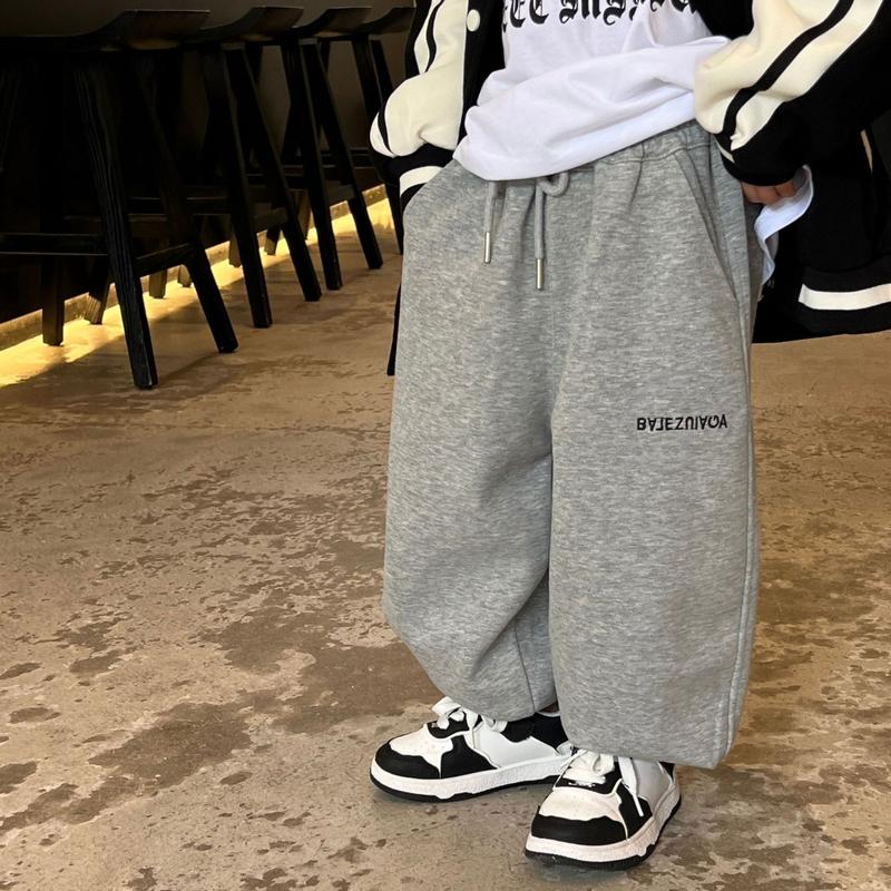 Quần nỉ cho bé trai 11kg đến 32kg màu ghi, chất nỉ ép Fanshudd.