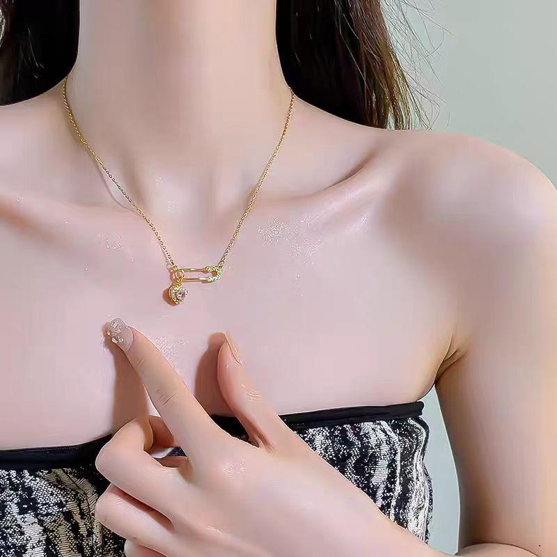 Safety Pin Necklace with Heart Charm Pink Crystal Hearts Pendant Paperclip Necklace for Woman Hollow Pin Heart Chains Choker 2