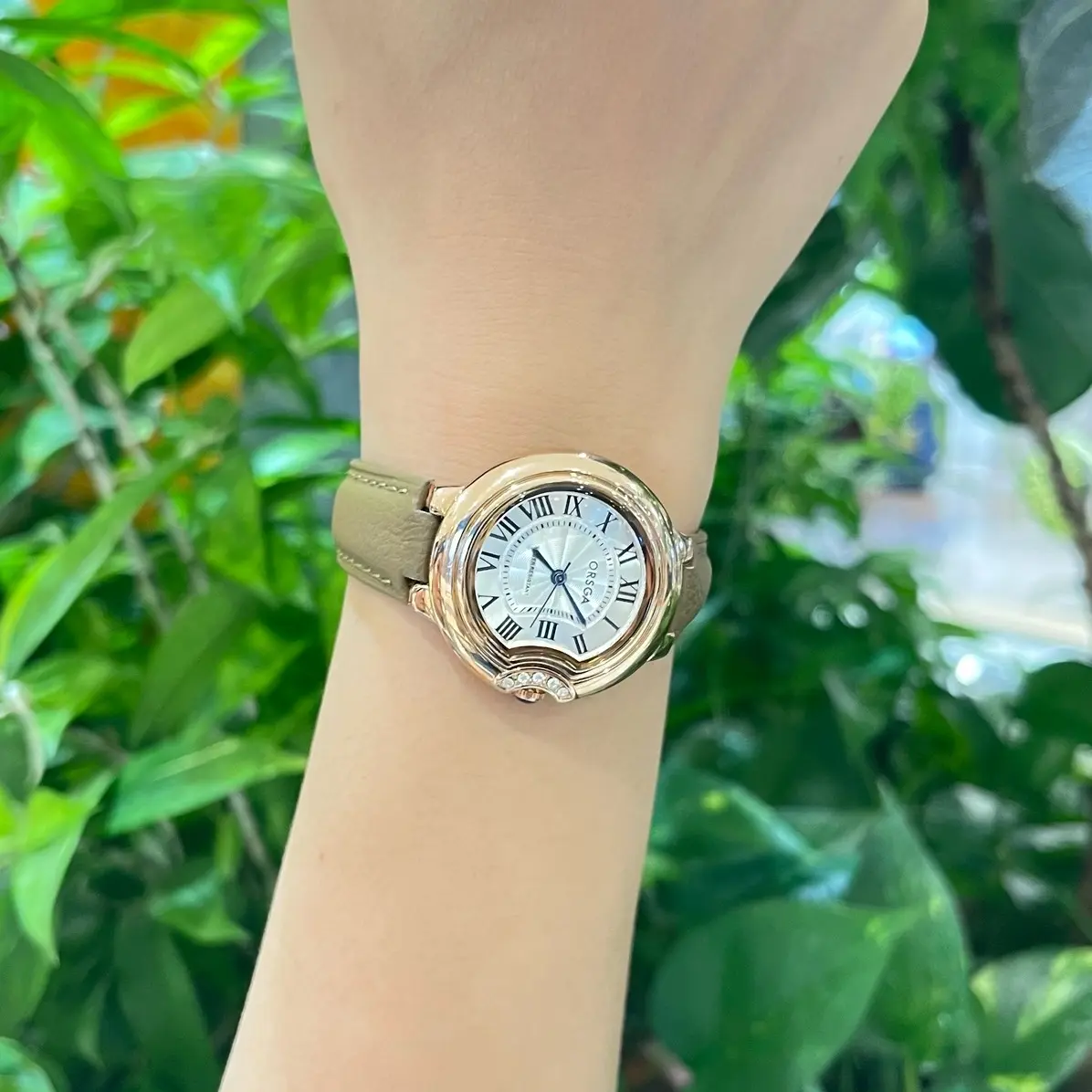 Đồng hồ nữ Orsga dây da nâu mặt trắng Mẫu mới AM05