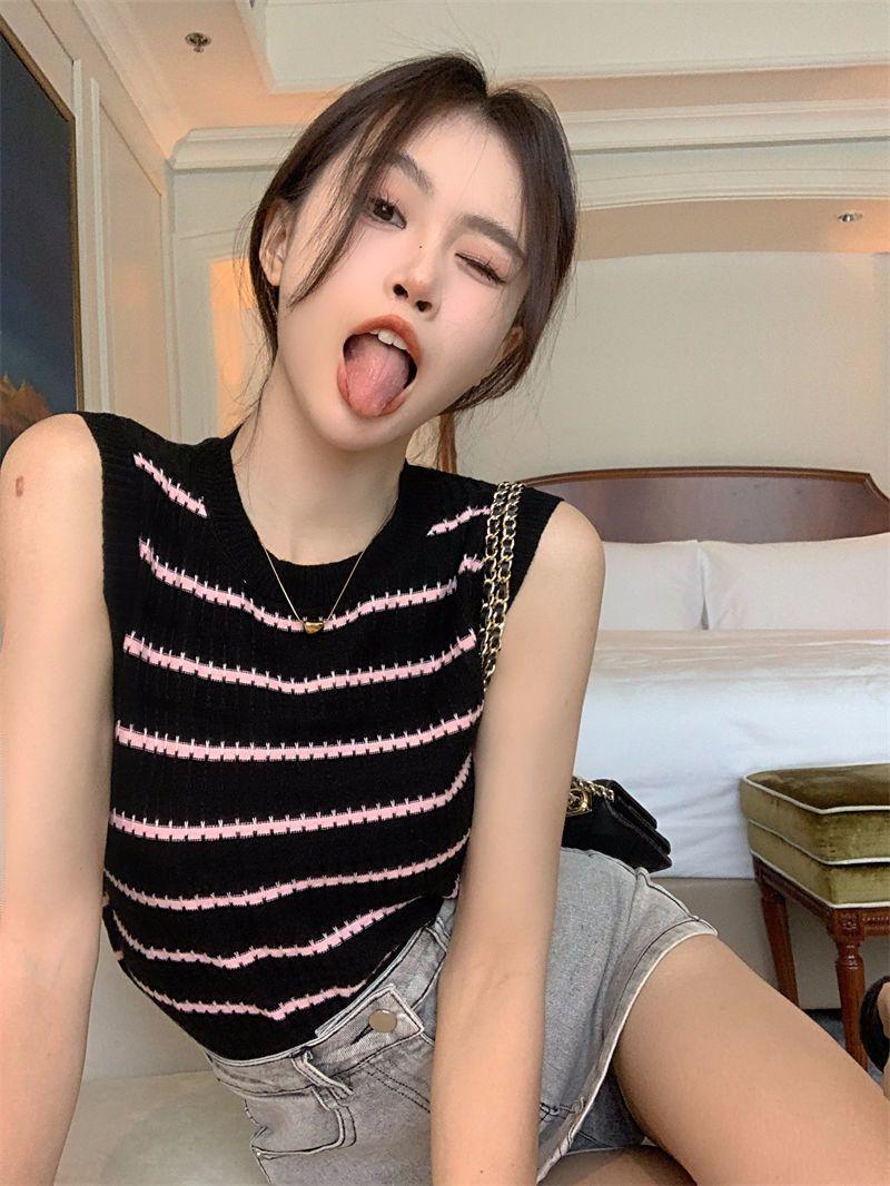 Product Introduction of Thin Color-Block Striped Sleeveless Slim Knitted Vest for Women, Summer Korean Fashionable Stylish Versatile Short Top Trend 14