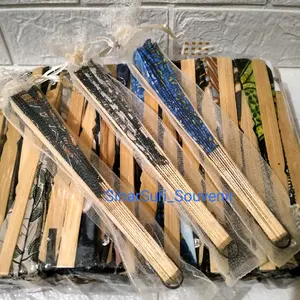 Souvenir isi 50 PCS KIPAS BATIK SEDANG KEMAS SARUNG TILE Dapat dilipat