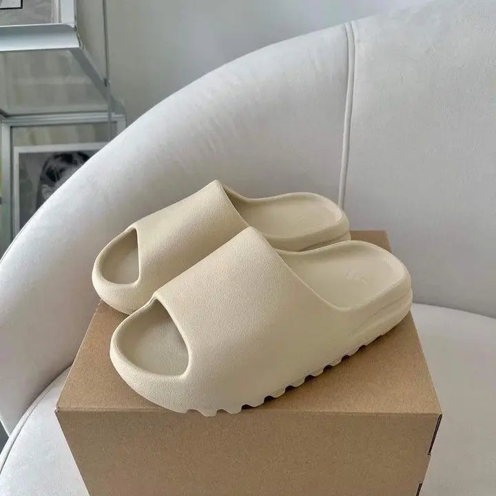 Dép bánh mì đế răng cưa dành cho cả Nam Nữ trẻ trung năng động.