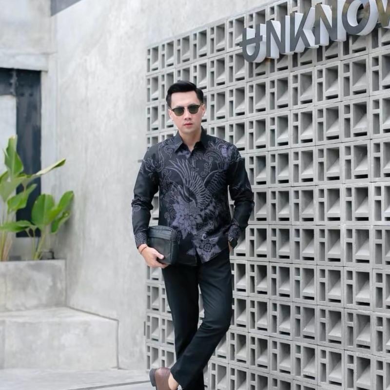 MELEWIS HITAM Kemeja Batik Pria Lengan Panjang Warna Hitam Full Furing Katun Slimfit 8