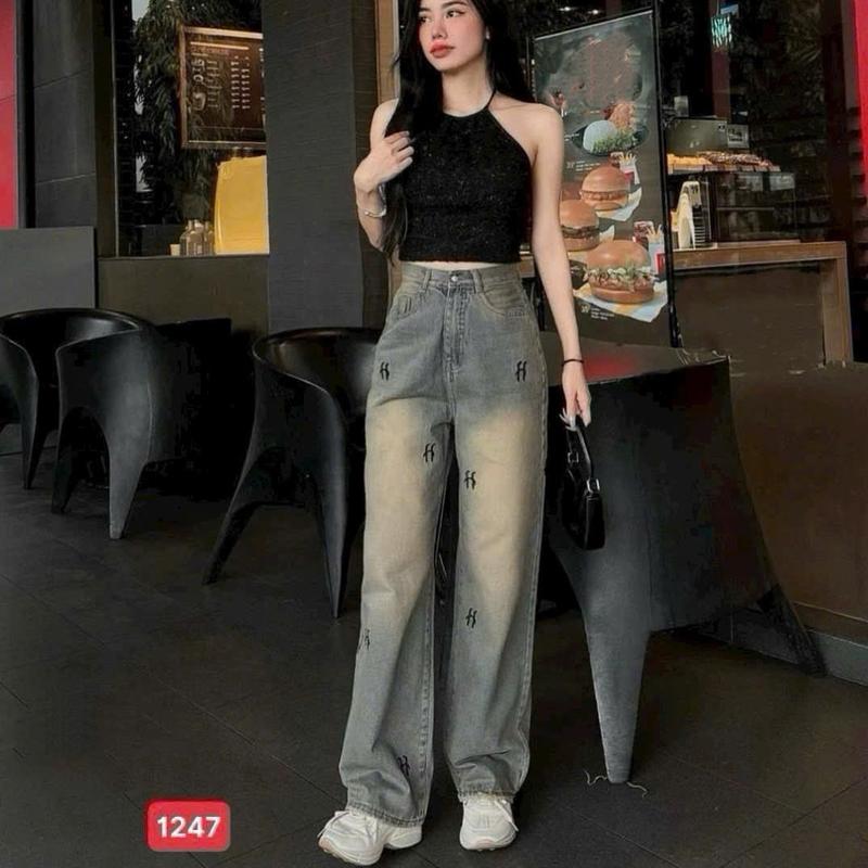 Quần baggy jean nữ màu xanh ống rộng cạp cao thêu chữ H form suông tôn dáng phong cách hàn quốc năng động - Tranzystore BGNU1247