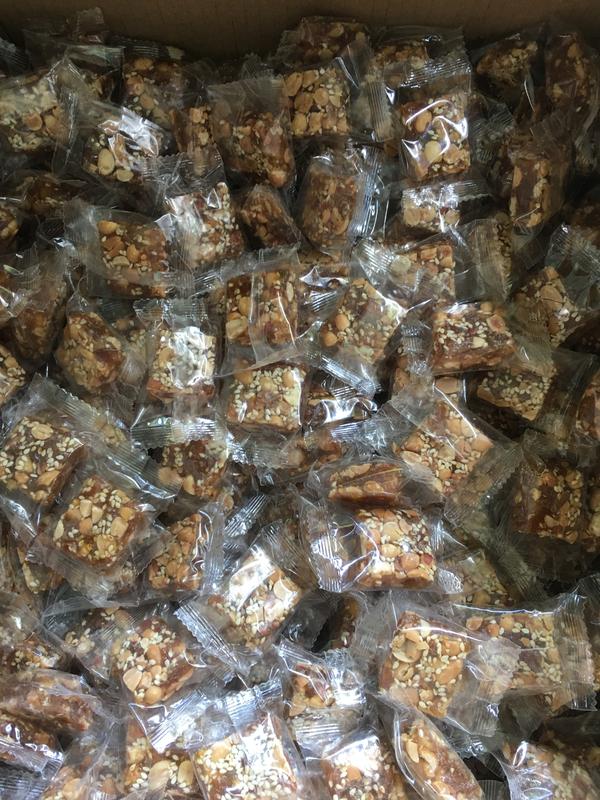 Kẹo khóm đậu phộng