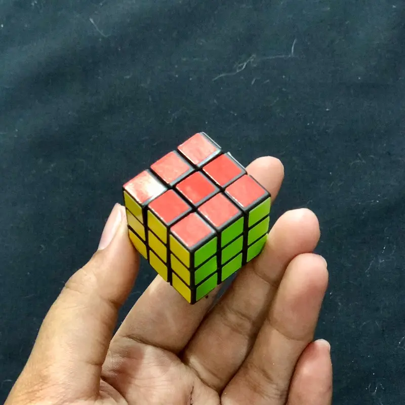 Mainan Kubus Rubik Mini  lucu Mainan Edukasi Rubik mainan rubik versi mini rubik warna warni 0