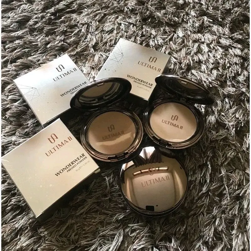 ULTIMA II WONDERWEAR PRESSED POWDER Compact
