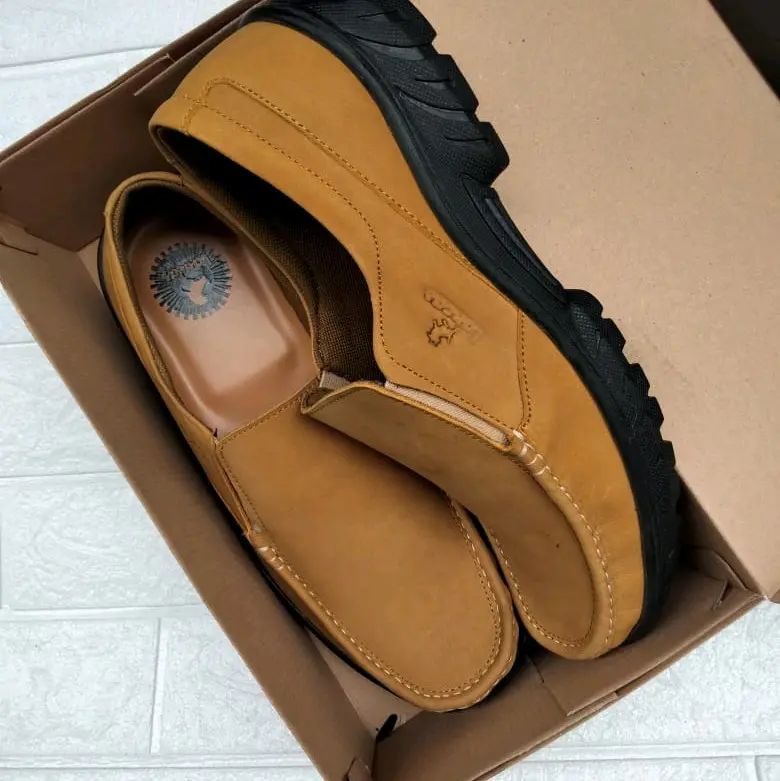 SEPATU KULIT SAPI TERBARU TERMURAH BERKUALITAS MODEL PRIA Hak Datar