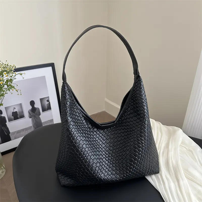 Casual Retro Large Capacity Bag Female Popular Hot-Selling Product Western Style Shoulder Bag Woven Bucket Bag