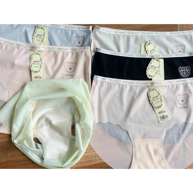 8961 QUẦN LÓT NỮ KHÁNG KHUẨN CẠP VỪA CHẤT COTTON TĂM MỊN - FREESIZE - QUẦN CHIP NỮ  Xuất xứ: QC loại 1 Chất Liệu: Cotton co giãn 4 chiều siêu mịn siêu mềm, thoáng mát Size: Freesize 44-60kg (eo hông từ 65-90cm, V3 từ 70-95cm) 6