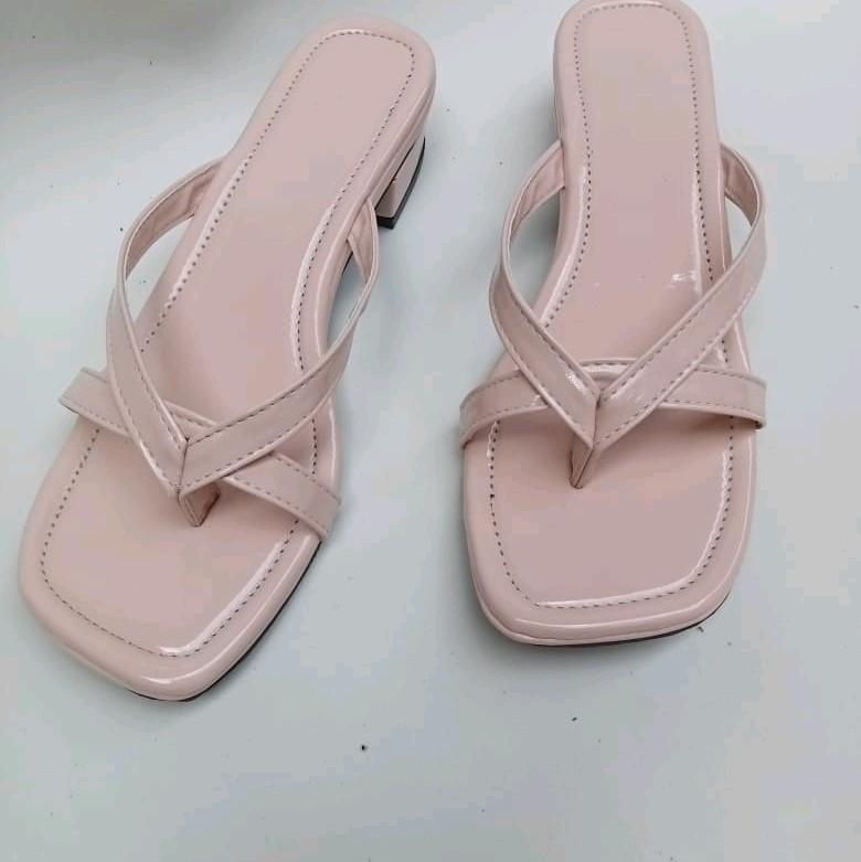sandal hels wanita hak 3 cm model jepit Hak Datar Hak Setengah (3-5 cm) Santai 5