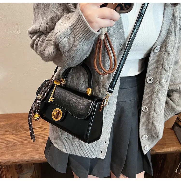 Túi xách nữ A112 thời trang đeo chéo cầm tay tặng kèm móc khoá hàng quảng châu cao cấp ( size 22cm) 6