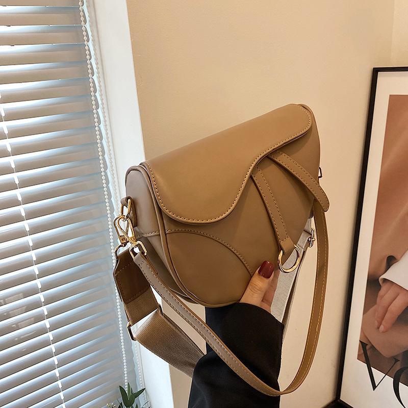 Women's Crossbody New Fashion Pouches High-End Fashion Exquisite One-Shoulder Versatile Saddle Bag Shoulder Bag 3