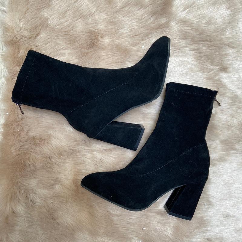  Giày boot cổ ngắn da lộn đế vuông 9cm mũi nhọn QCN61A Mắt cá chân Màu đen Nữ Bốt Shoes Jean 