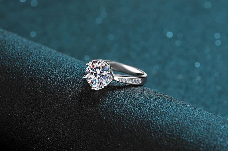 Product Introduction of S925 Sterling Silver Ring Female 3 Karat Moissanite Ring Six Claw Moissanite 4
