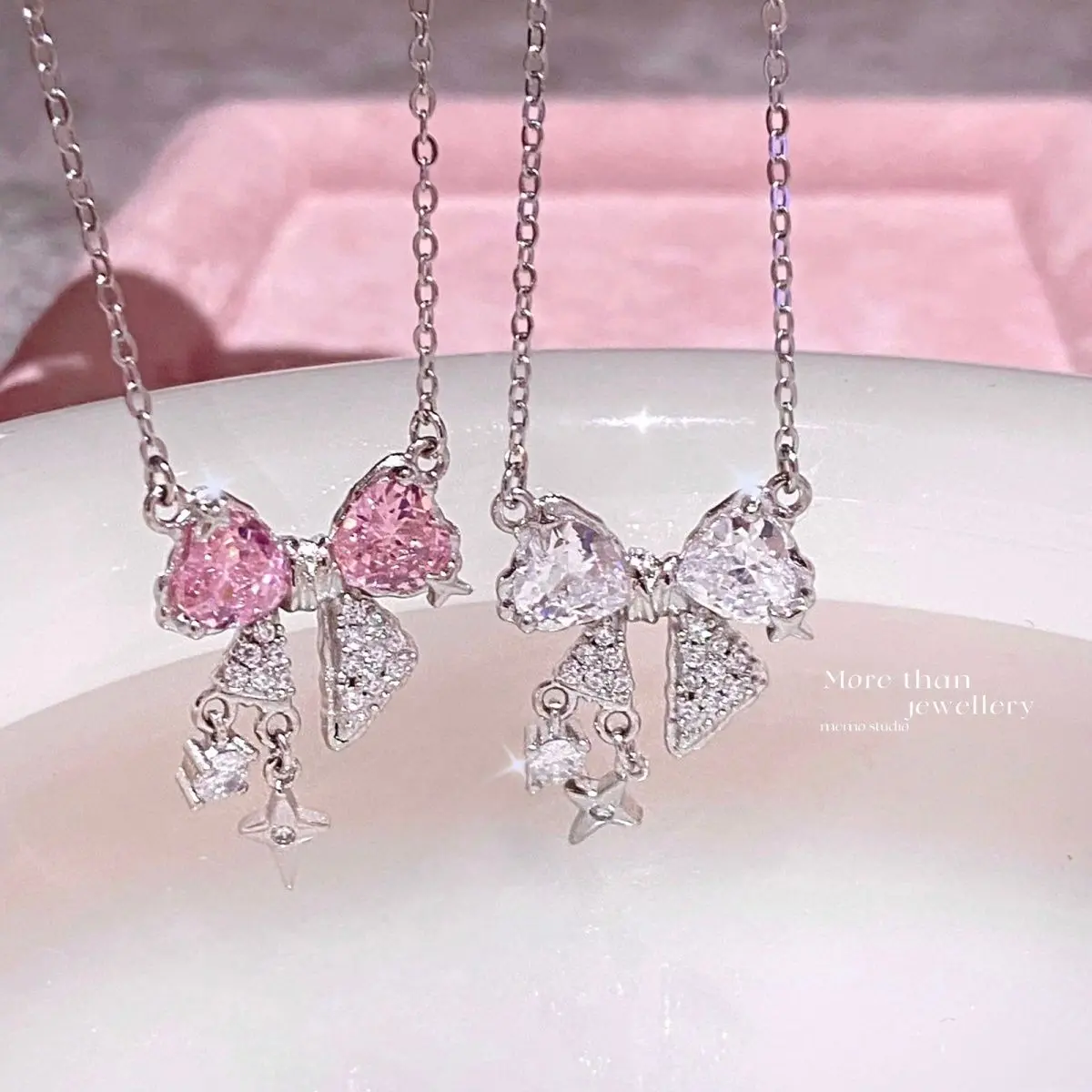 Vòng Cổ Zircon, Thiết Kế Starburst Rực Rỡ, Thắt Nơ, Dành Cho Phụ Nữ, Giá Cả Phải Chăng, Sang Trọng, Thích Hợp Cho Bạn Thân, Phụ Kiện Nhiều Lớp vòng  cổ  safety  pins  không  gỉ vòng  mặt  quỷ vòng  cổ  mặt  quỷ dây  mì dây  chuyền  cỏ  4  lá  nhiều  mặt n