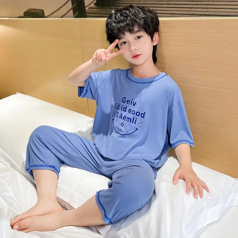 Bộ Đồ Ngủ Bé Trai, Ngắn Tay, Dáng Rộng Vừa Vặn, Chất Liệu Lụa Lạnh Thiết Kế Đường Kẻ Sáng, Thích Hợp Cho Trẻ Em Và Thanh Thiếu Niên, Mặc Nhà, Quần Áo Điều Hòa Không Khí, Hàng Mới Về Mùa Hè