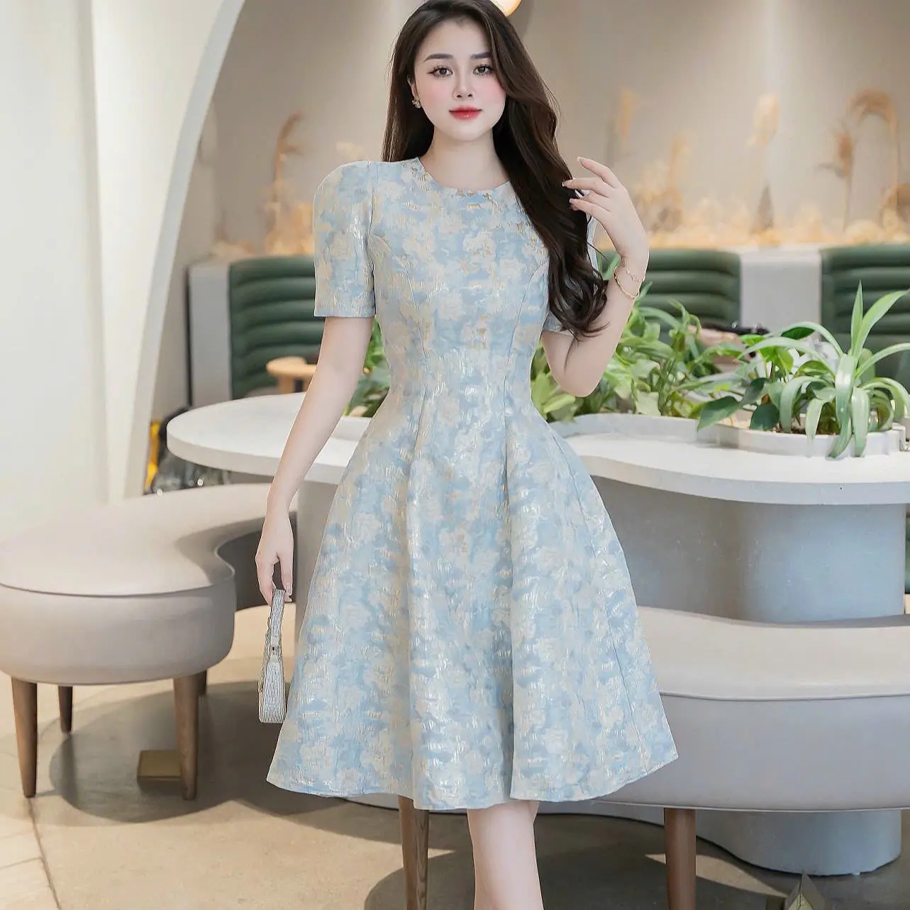 Váy xoè gấm in hoa sang chảnh