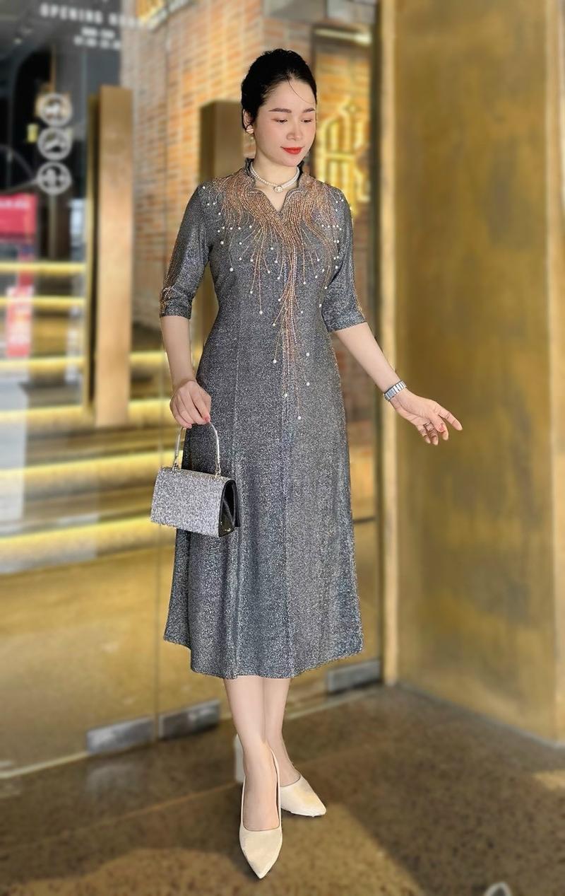 Product Introduction of Đầm Trung Niên Dáng Dài + Lửng K482 Vải Nhũ từ 50-80kg Ôm gọn Màu Đỏ Women Dress Kim Tuyến 31