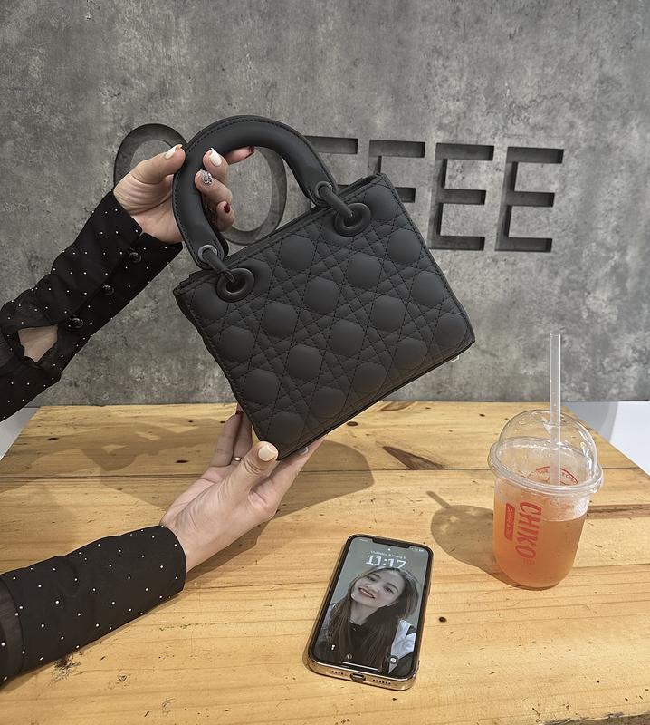 M1 Túi Xách Nữ VR23058 Size 17CM Bản Dây Xích Đeo Chéo Da Nhám Lì Chuẩn Hàng QC Cao Cấp Kèm Box Trắng