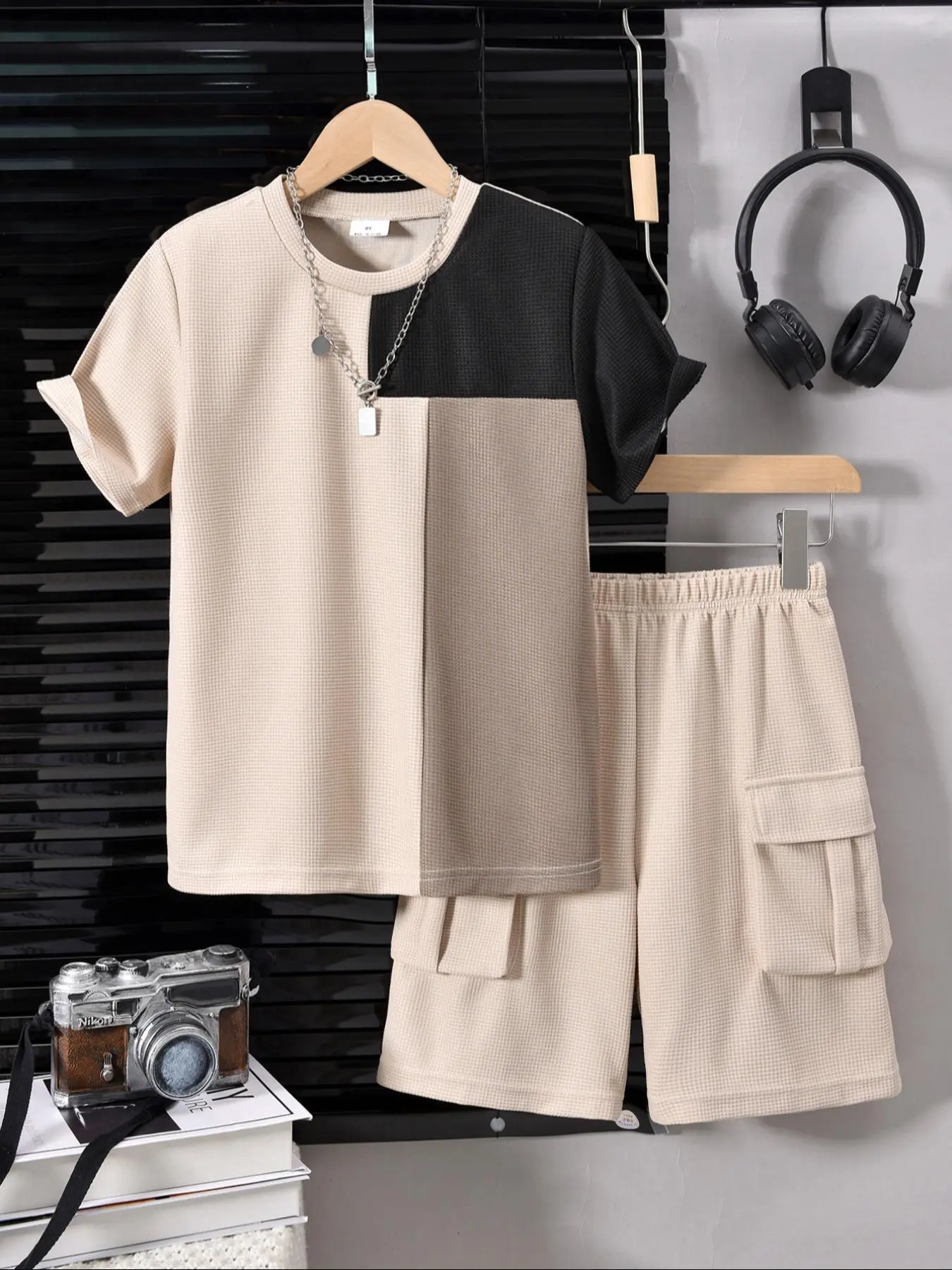 Two-Piece Set Boy's Colorblock Print Short Sleeve Tee & Plain Pocket Elastic Waist Shorts, Casual Round Neck T-shirt & Cargo Shorts for Summer, Kids Clothes for Daily Wear