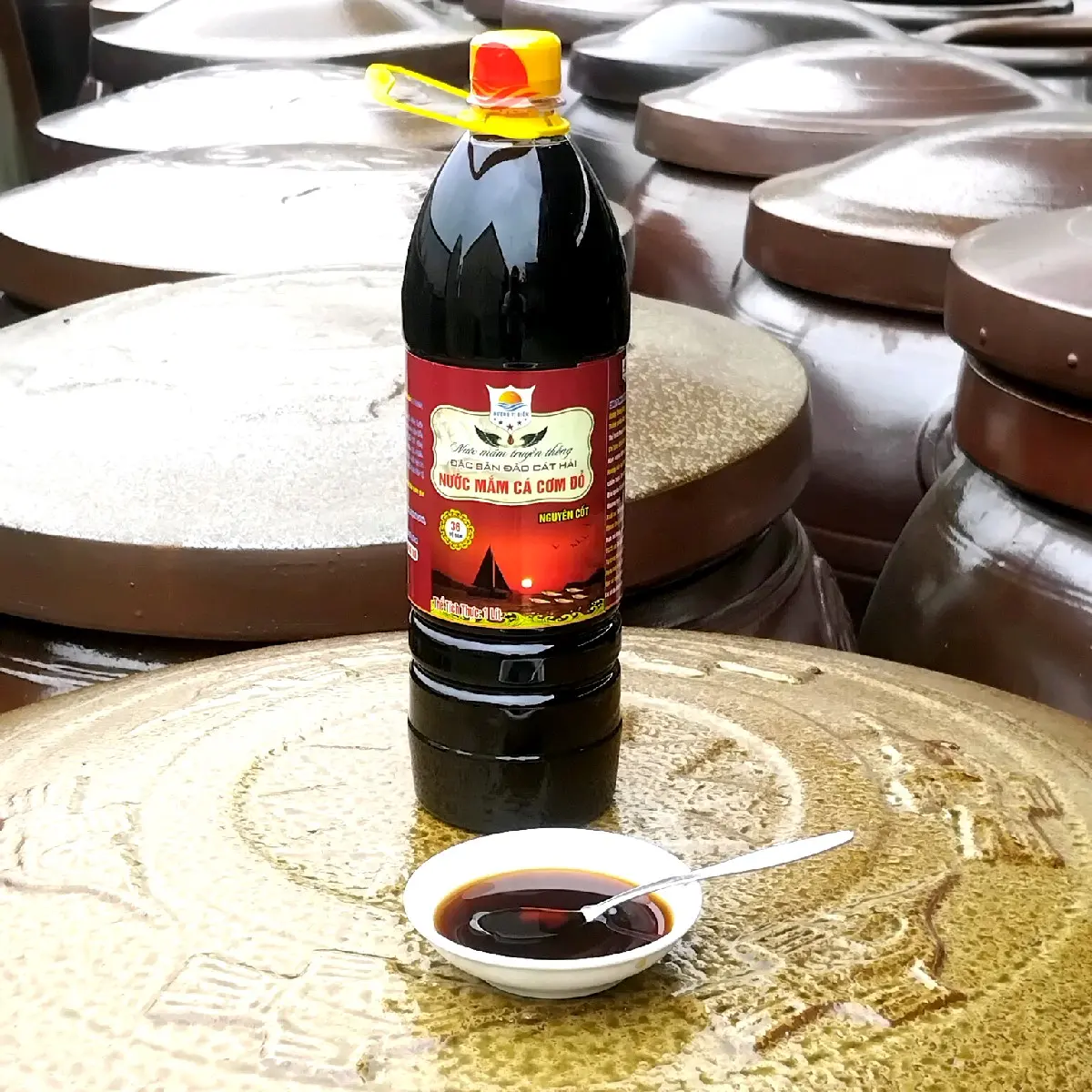 1 LÍT NƯỚC MẮM CÁ CƠM ĐỎ .CHẮT CỐT CÔ ĐẶC" NƯỚC MẮM TRUYỀN THỐNG "ĐẶC SẢN CÁT HẢI.GIA VỊ CHẤM .XỐT NẤU ĂN