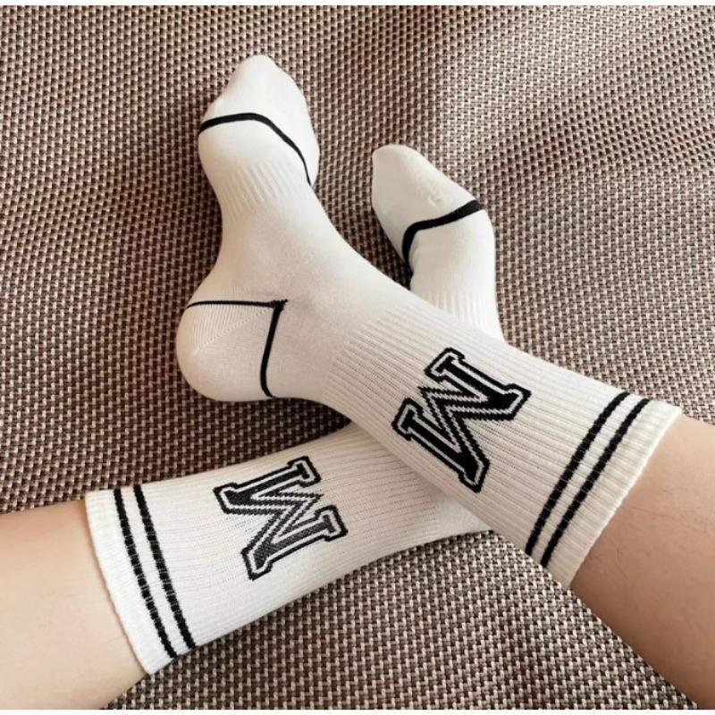 Product Introduction of Simple Black And White Striped Sports Socks 8