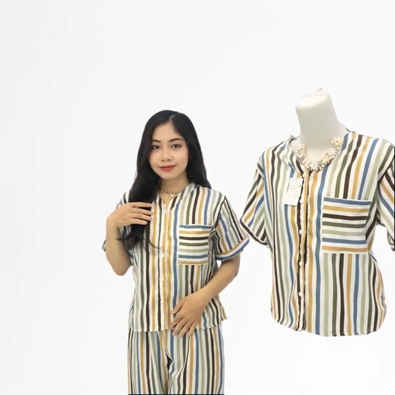 One Set Wanita Kekinian Korean Style Cantik Lengan pendek Setrip 3