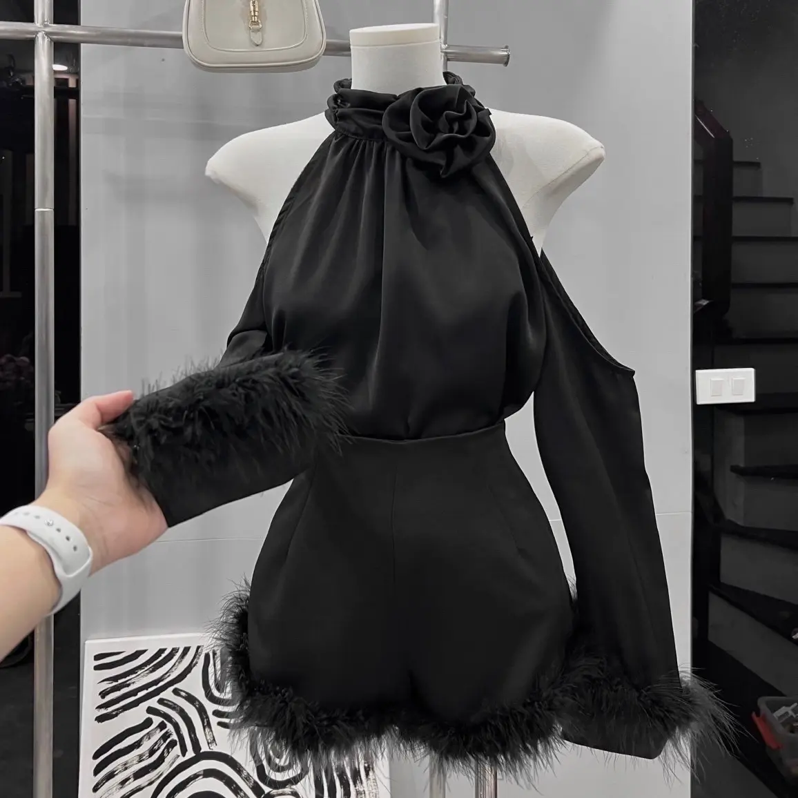 Sét lụa rớt vai hoa cổ phối quần sooc lông Nữ Women Áo Lụa CL415