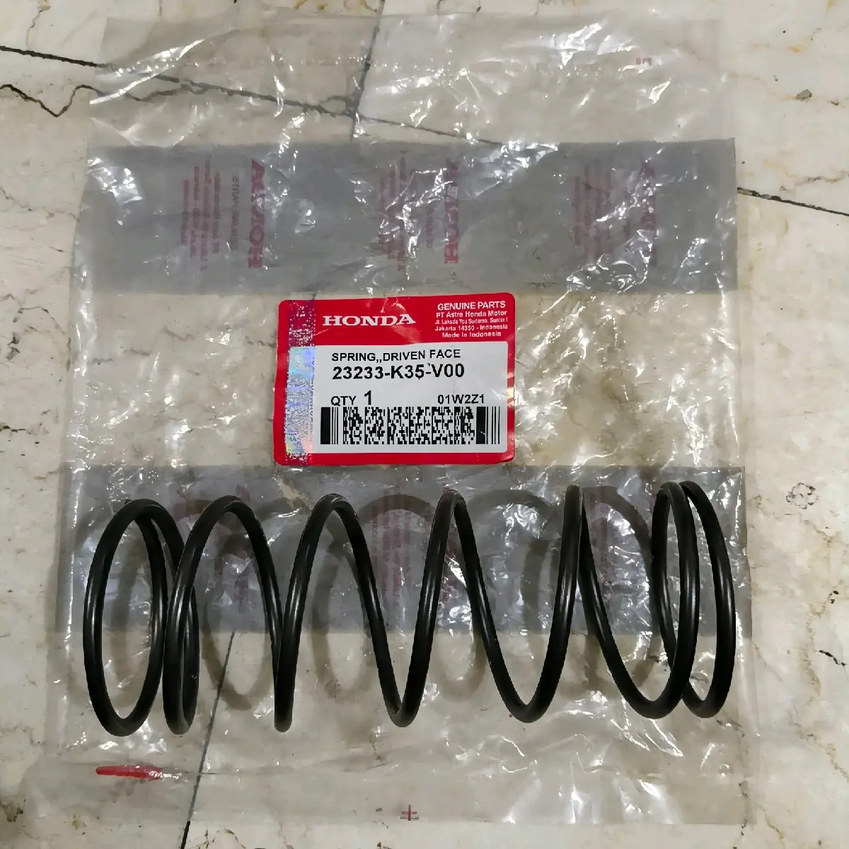 Center Spring All -Click, ADV, PCX, AirBlade, Beat Fi, Gy6 .. Honda Genuine CVT Center Spring (23233-K35-V00) {800 rpm} . Honda Indonesia PT AHM Parts , For Automatic Motorcycle Scooter Parts. Check Description !!