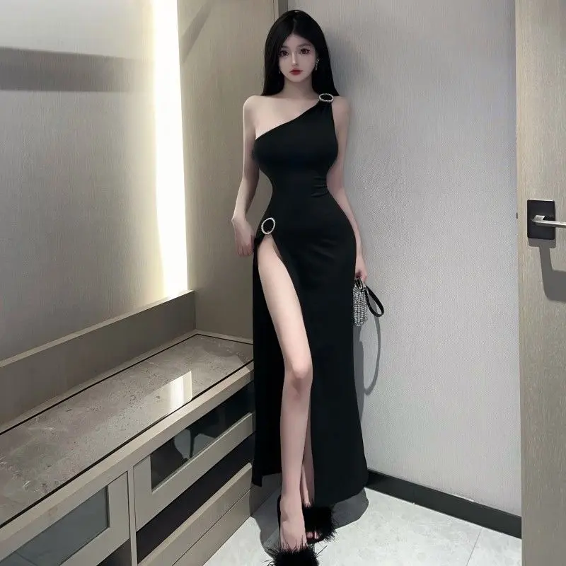 Váy dài trung bình eo bó sát gợi cảm thanh lịch váy ôm cơ thể lệch vai một bên vai xẻ tà cao thời trang hot girl cho nữ thời trang