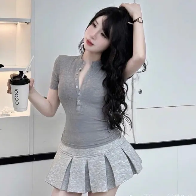 Set áo tăm tay cộc mix chân váy xếp ly hàng L1 2 màu xám và đen