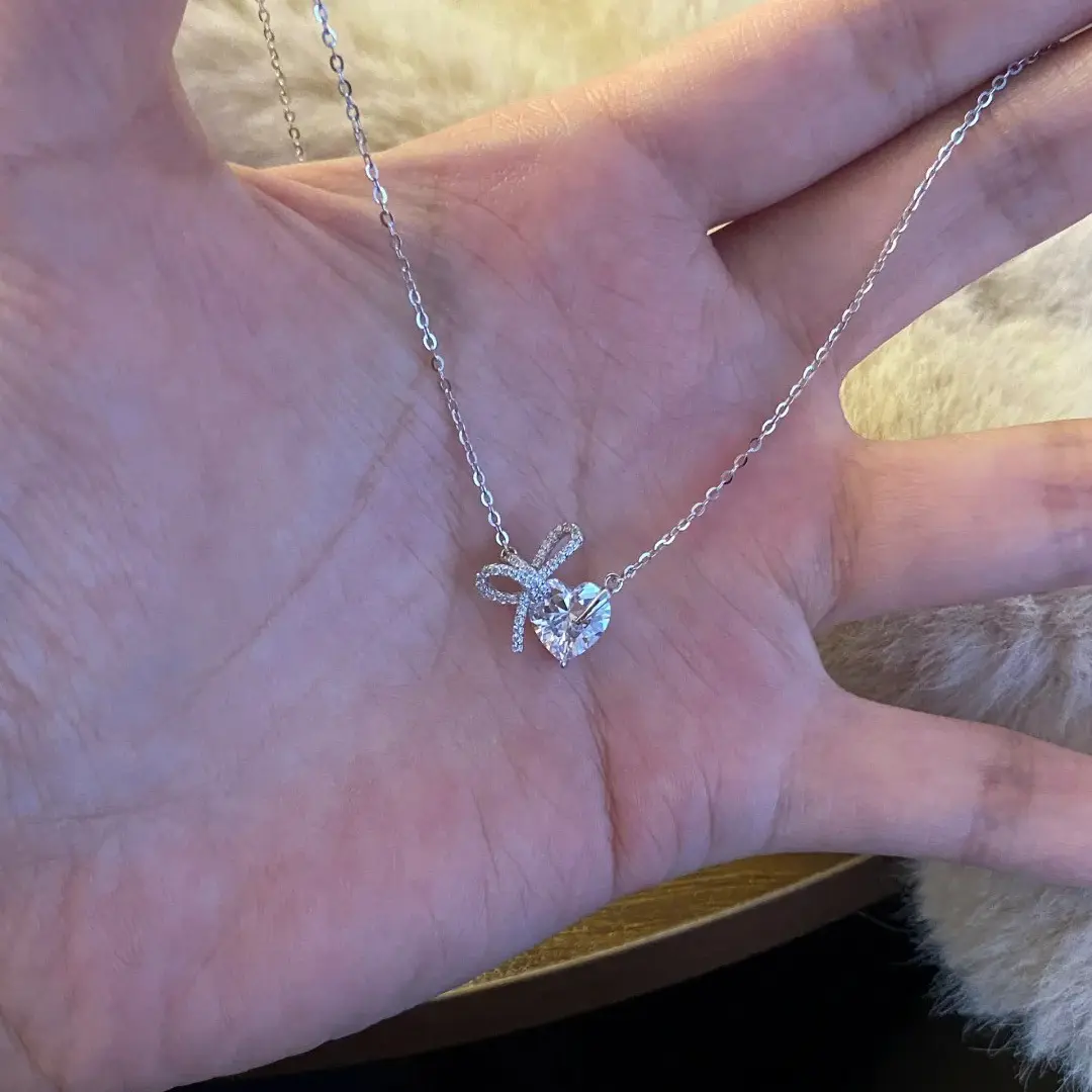 [Mg] Diamond Bow Love Necklace 2025 New Light Luxury High Sense Titanium Steel No Fading Clavicle Chain Wholesale Ornament