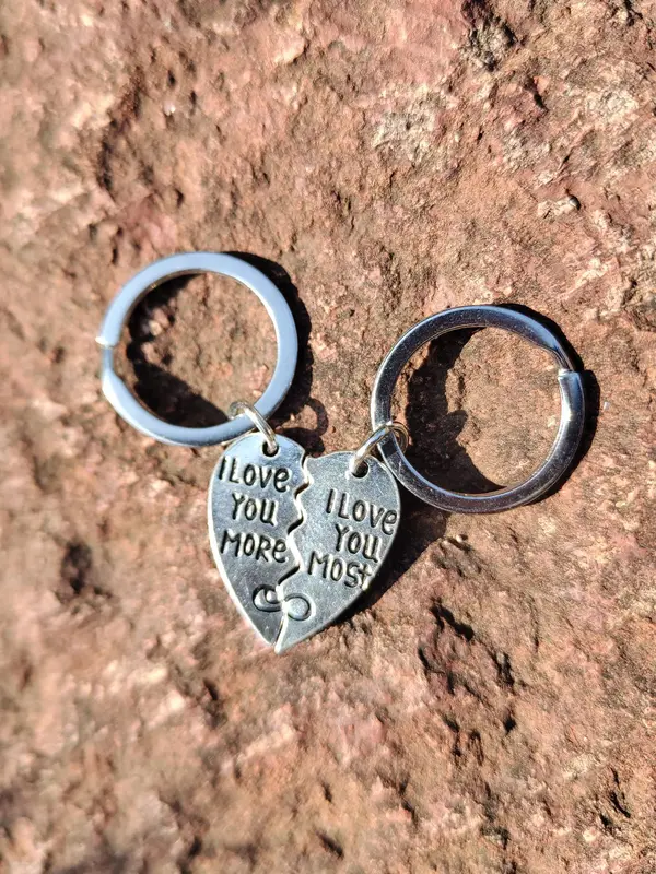 Cute Heart Design Couple Matching Keychain, Couple Key Ring with Love Letter Engraved, Fashion Accessories for Both Men & Women, Gift for Girlfriend, Boyfriend, Valentine's Day, Gift 2