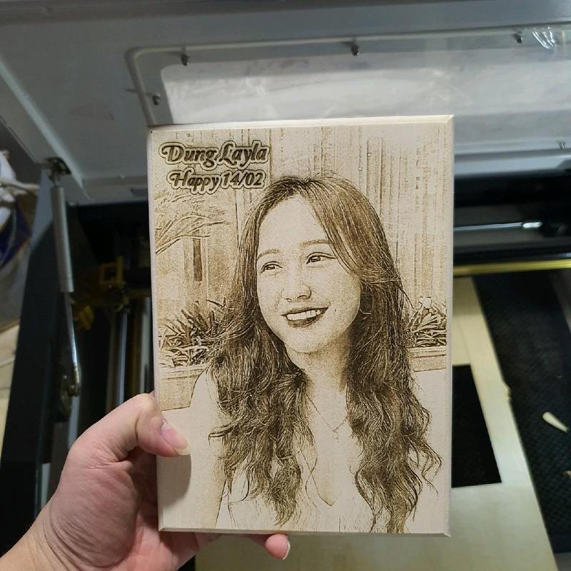 TRANH GỖ KHẮC ẢNH THEO YÊU CẦU-QUÀ TẶNG BẠN GÁI, NGƯỜI THÂN, QUÀ VALENTINE, QUÀ 20 THÁNG 10.  Khung Tranh Treo Tường Decor Decor Phòng Trang Trí Nhà