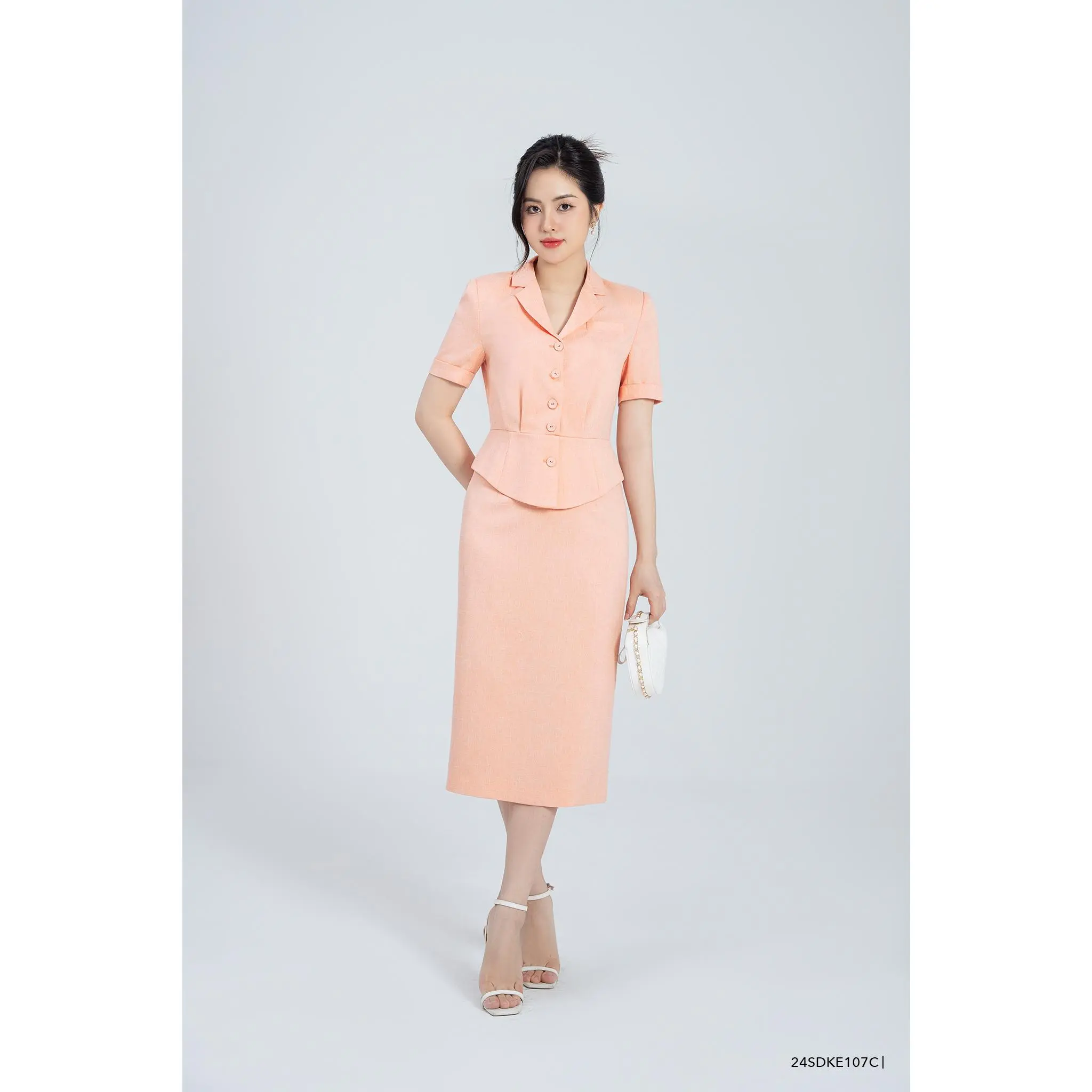 Đầm thiết kế tay ngắn cổ vest Eva de Eva 24SDKE107C